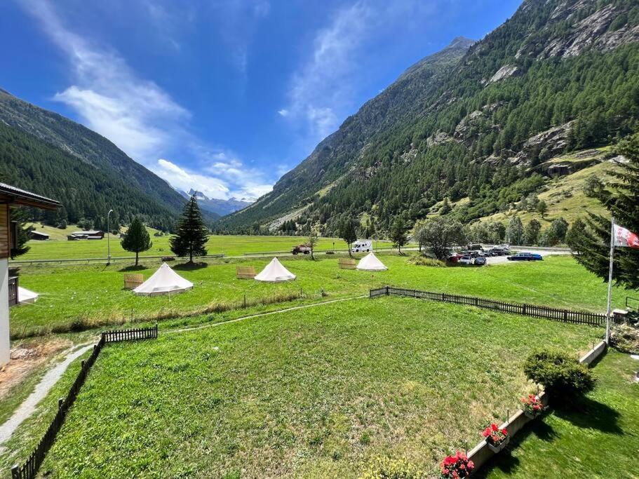 Pure Comfort! Entire Apartment With Abundant Space Near Zermatt With Parking! Täsch Eksteriør bilde