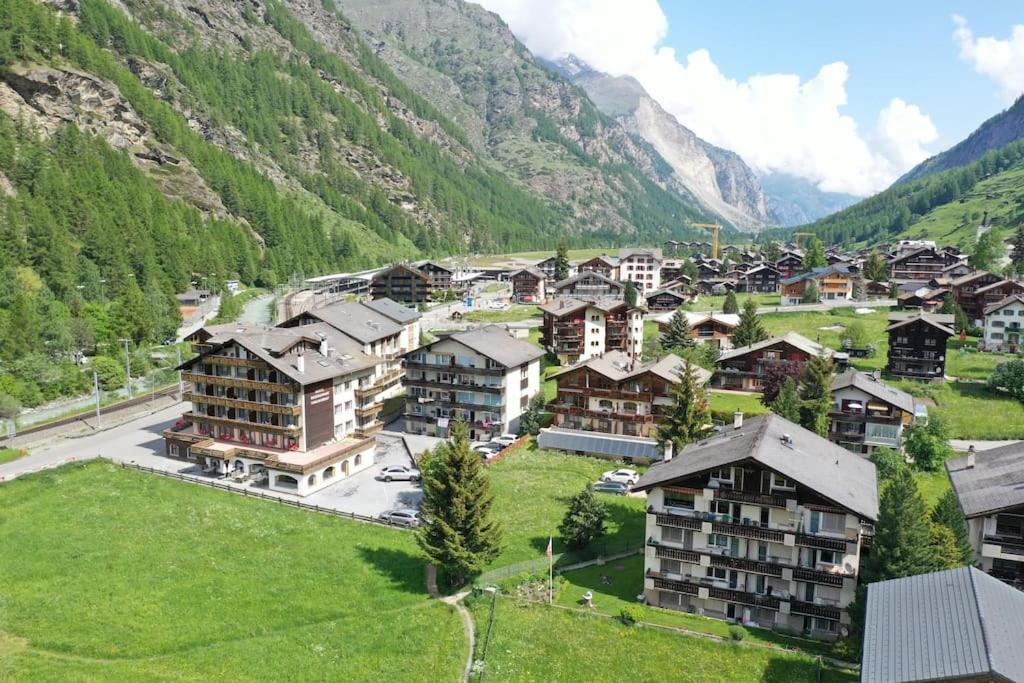 Pure Comfort! Entire Apartment With Abundant Space Near Zermatt With Parking! Täsch Eksteriør bilde